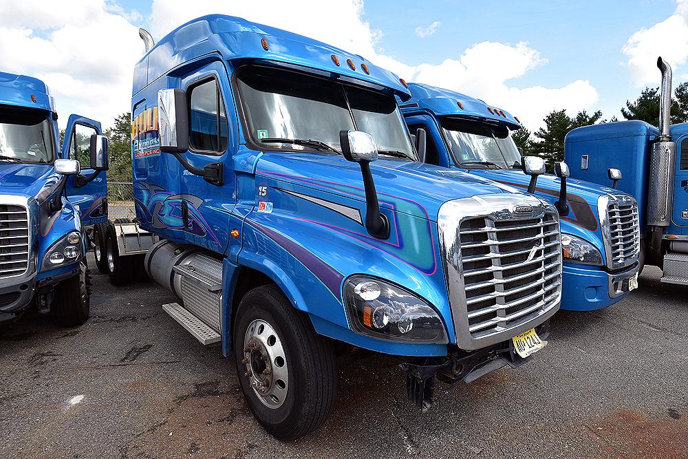 2016 Freightliner Cascadia Sleeper Truck Tractor