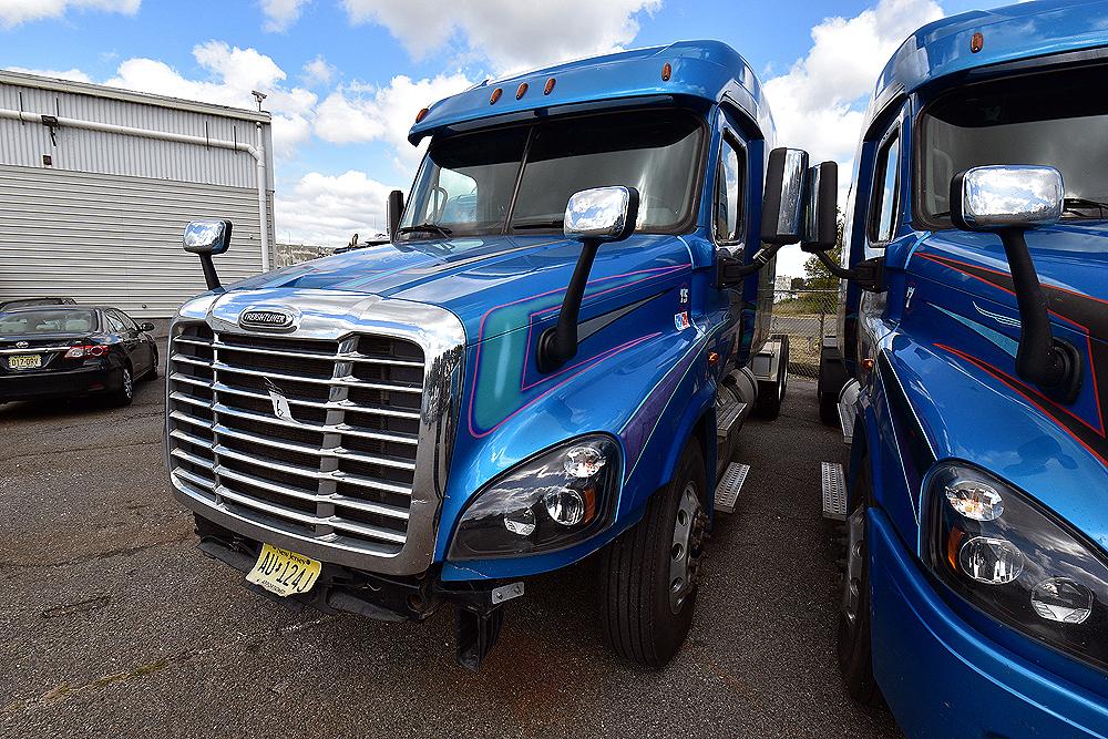 2016 Freightliner Cascadia Sleeper Truck Tractor