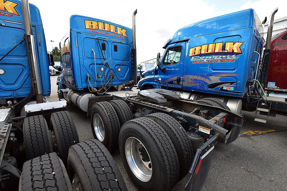 2016 Freightliner Cascadia Sleeper Truck Tractor