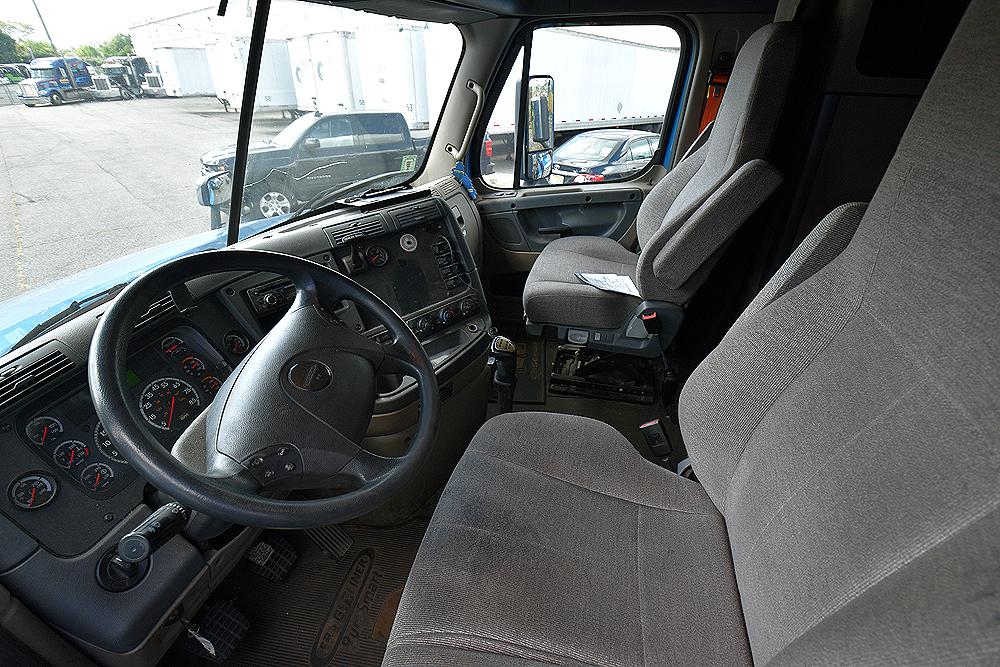 2016 Freightliner Cascadia Sleeper Truck Tractor