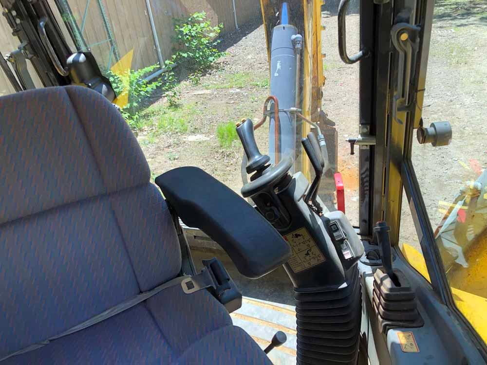 New Holland B95 4x4 Back Hoe Loader