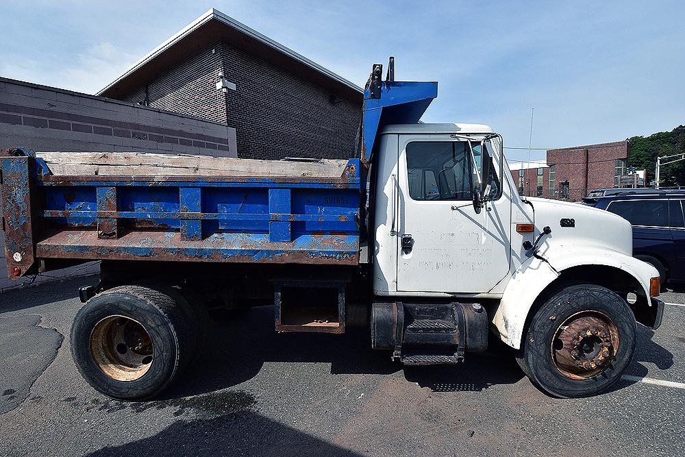 2000 International 4700 T444E Dump Truck