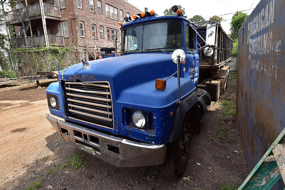 1994 Mack RD688S Roll Off Truck