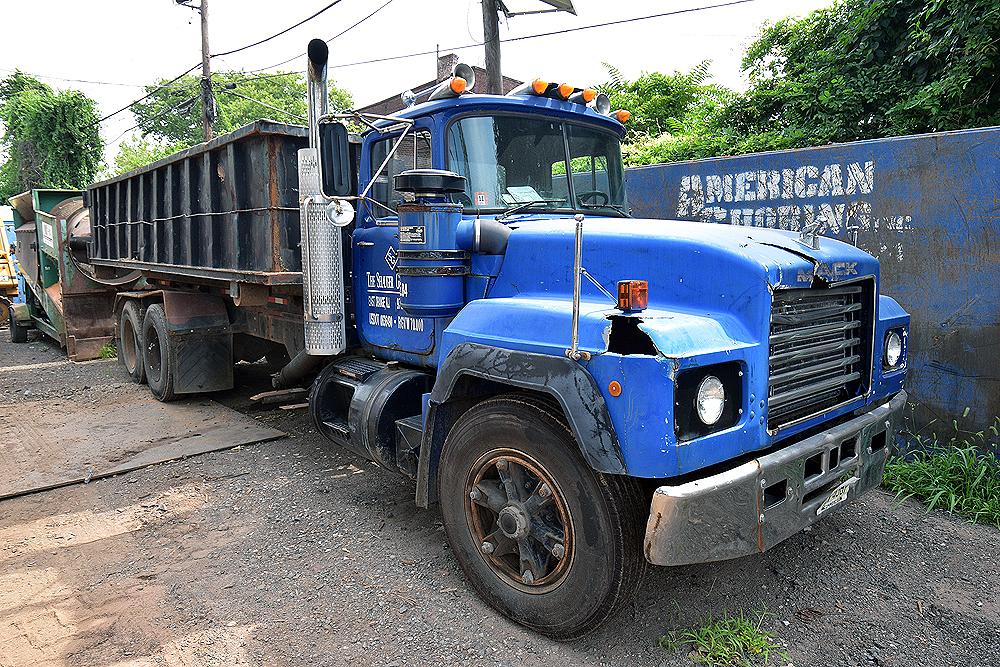 1994 Mack RD688S Roll Off Truck