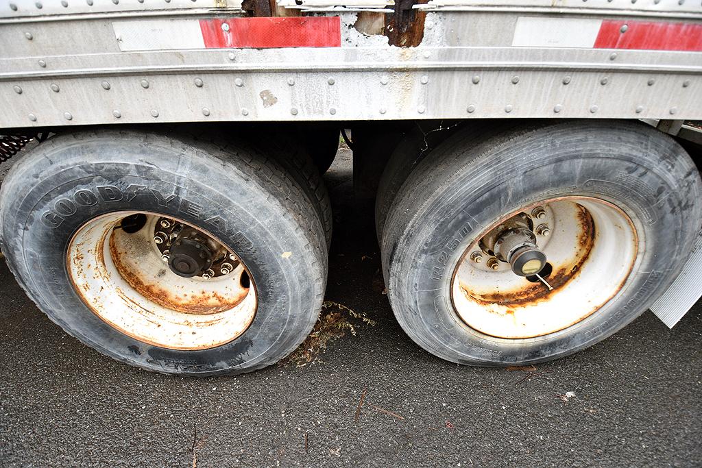 1989 Mack MR690S Tandem Axle Garbage Truck