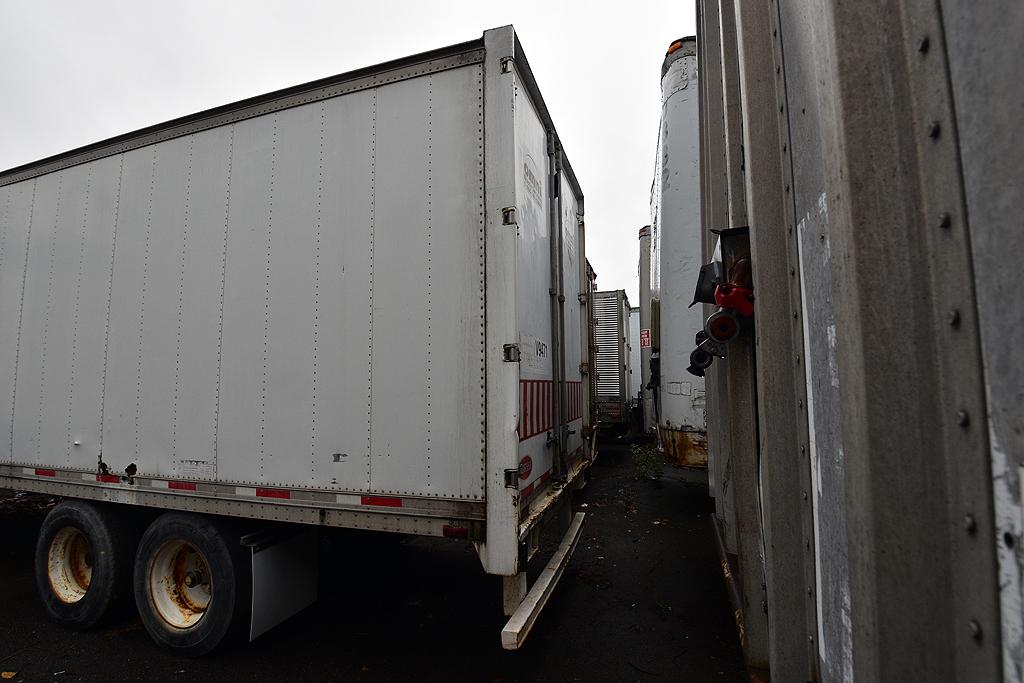 1989 Mack MR690S Tandem Axle Garbage Truck