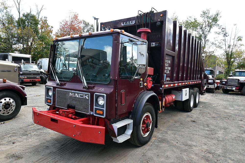 1989 Mack MR690S Tandem Axle Garbage Truck