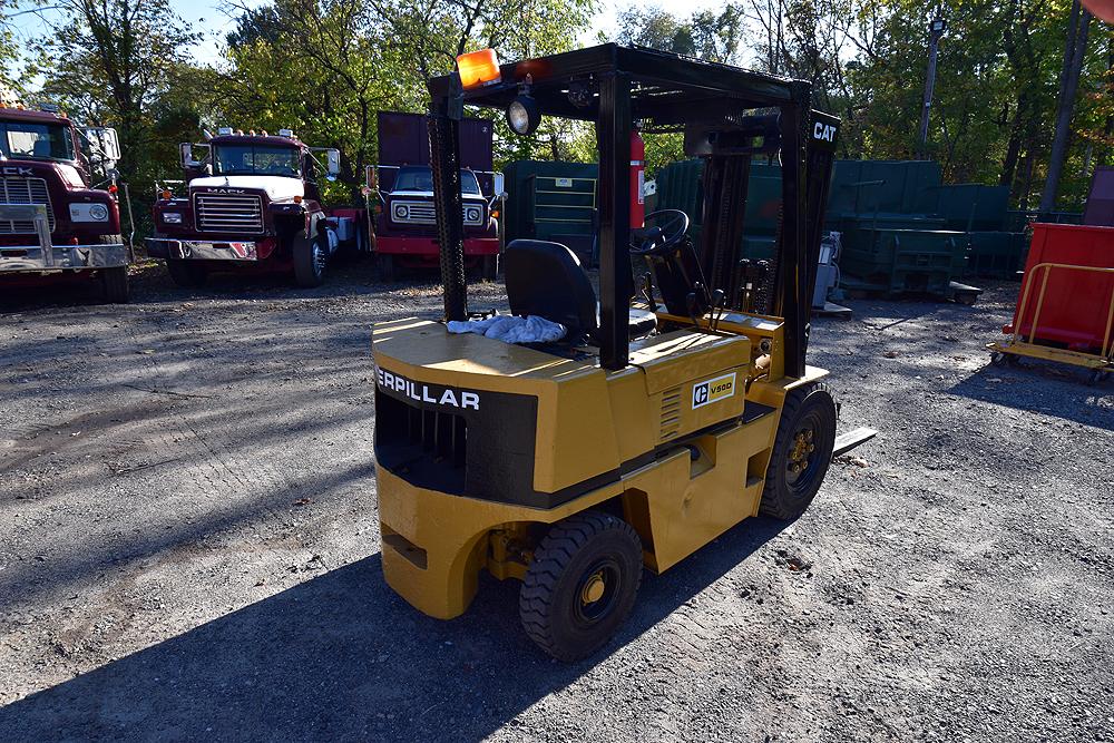 1986 5,000 Lb. Caterpillar V50D Diesel Forklift