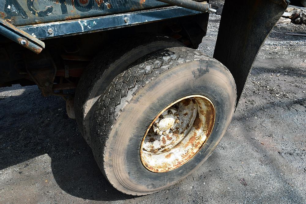 1998 Ford F-800 Single Axle Dump Truck