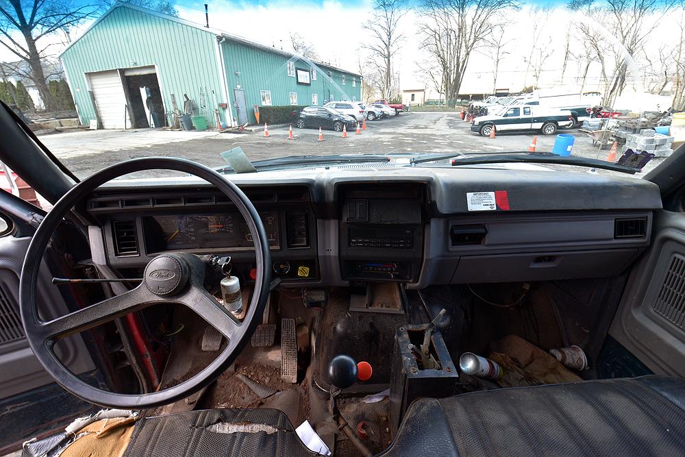 1998 Ford F-800 Single Axle Dump Truck