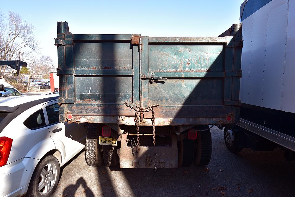 2001 Ford F-650, Single Axle Dump Truck