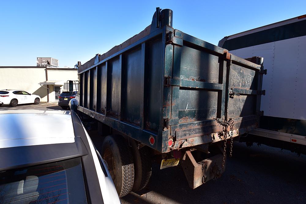 2001 Ford F-650, Single Axle Dump Truck