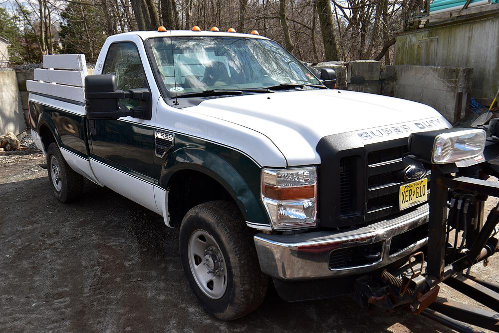 2008 Ford F-250 SD, 4WD w/ 8' Western Snow Plow