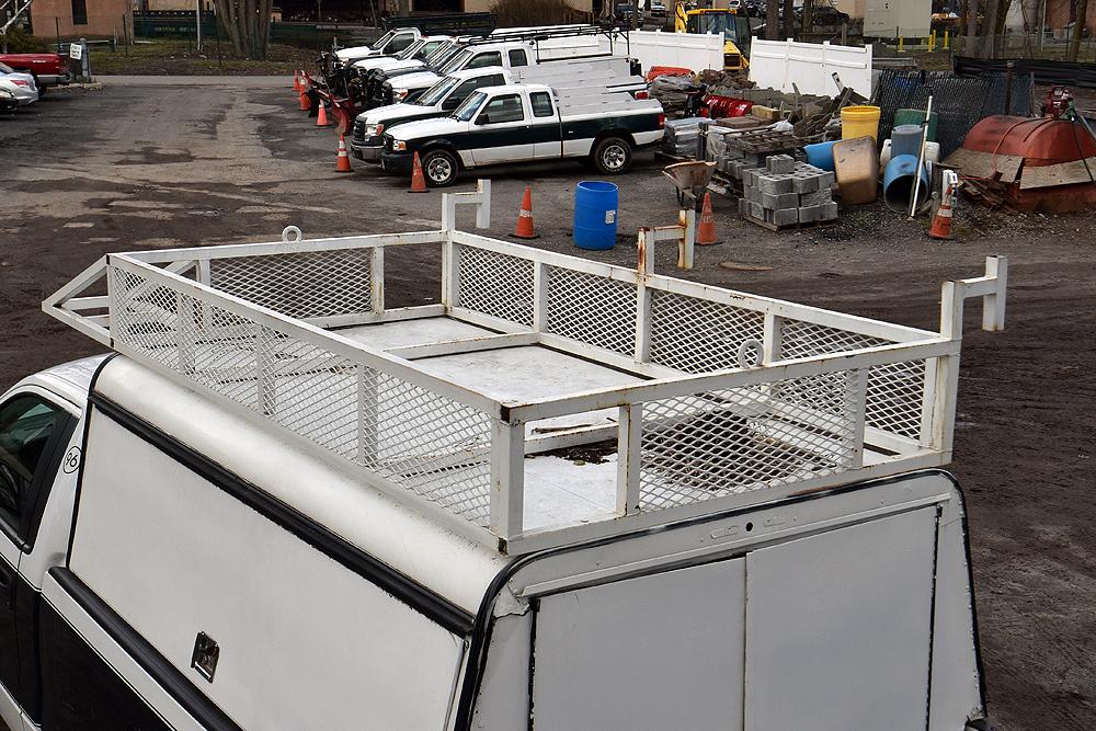 2009 Ford F150 w/ Bed Cap & Ladder Rack