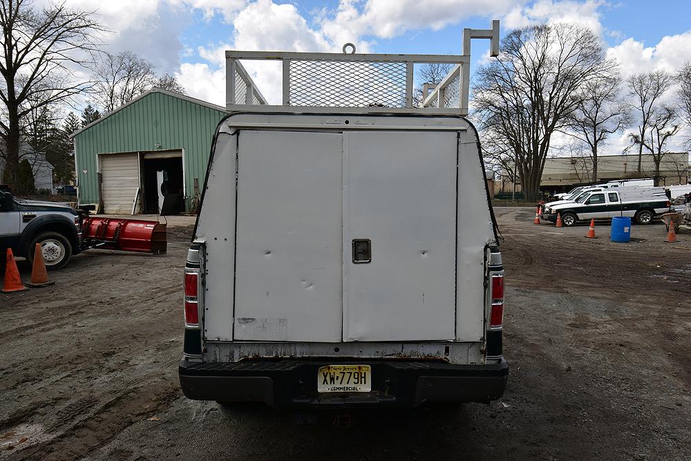 2009 Ford F150 w/ Bed Cap & Ladder Rack