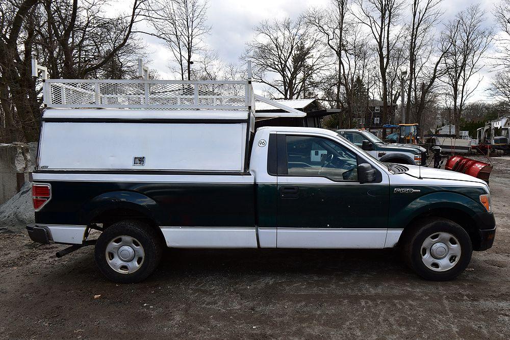 2009 Ford F150 w/ Bed Cap & Ladder Rack