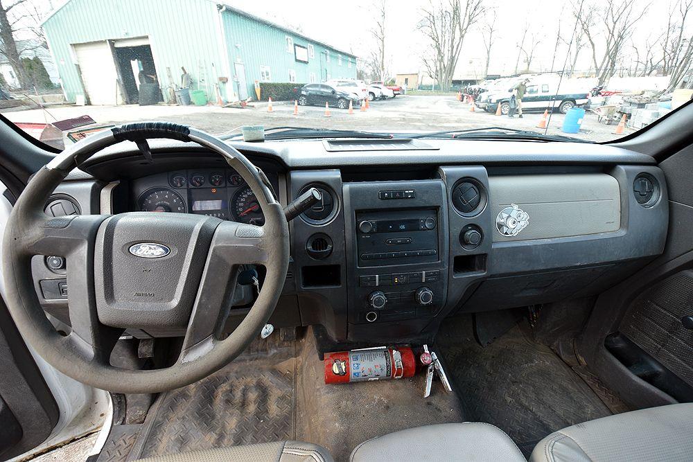 2009 Ford F150 w/ Bed Cap & Ladder Rack