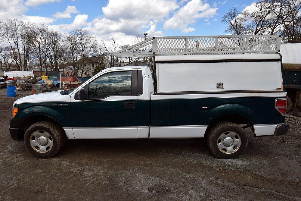 2009 Ford F150 w/ Bed Cap & Ladder Rack