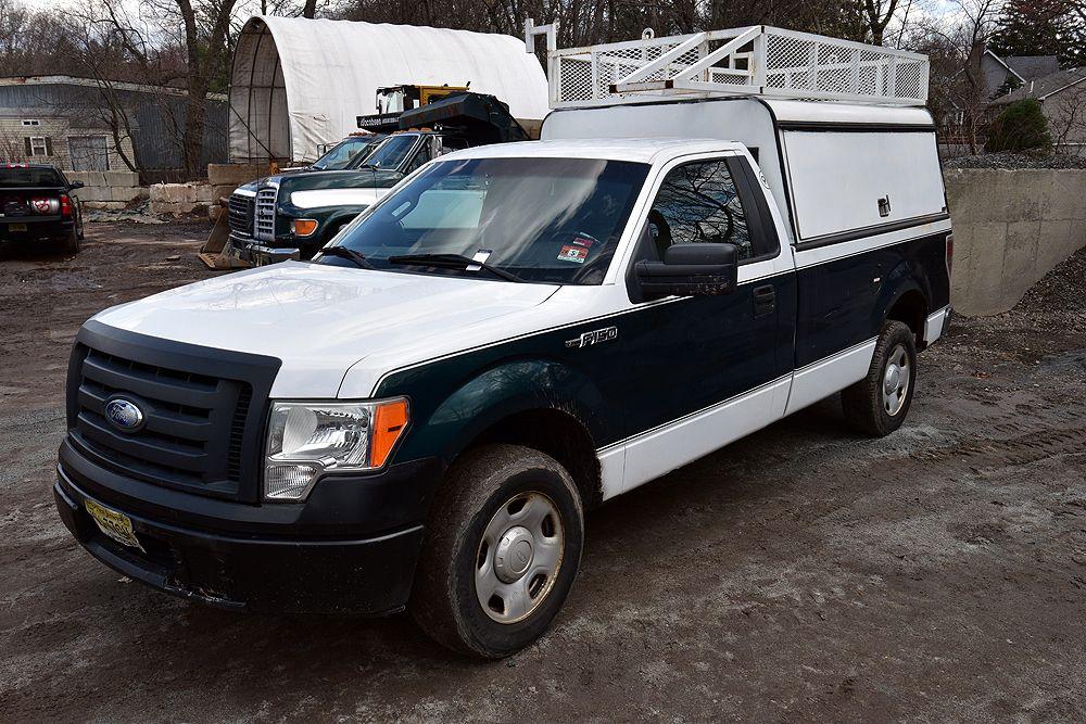 2009 Ford F150 w/ Bed Cap & Ladder Rack