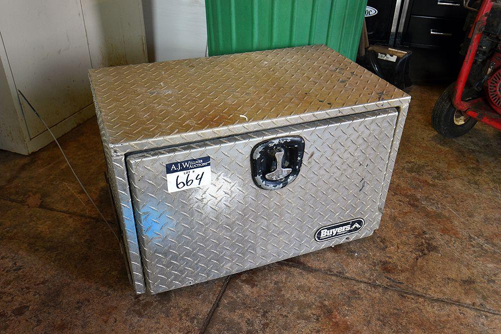 Buyers Diamond Plate Toolbox (30"x18"x19"H)