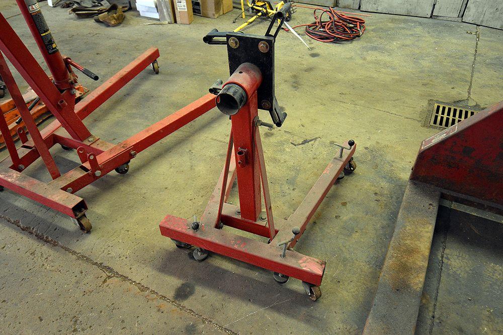 Strongway Engine Stand