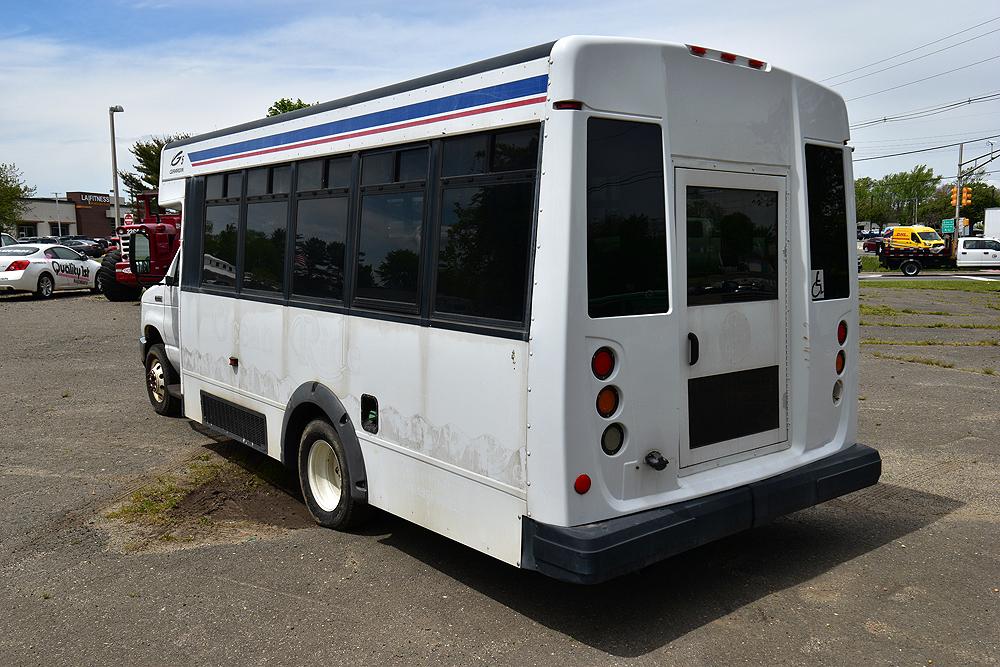 2009 Ford E-450 Super Duty Bus