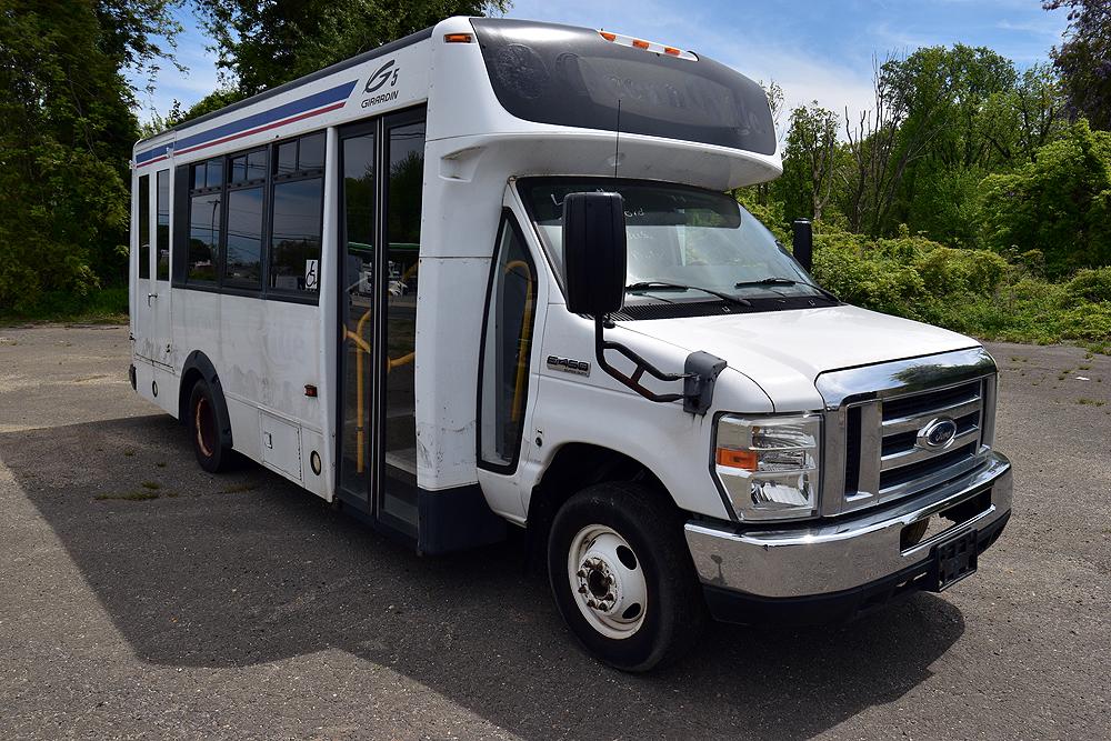 2009 Ford E-450 Super Duty Bus