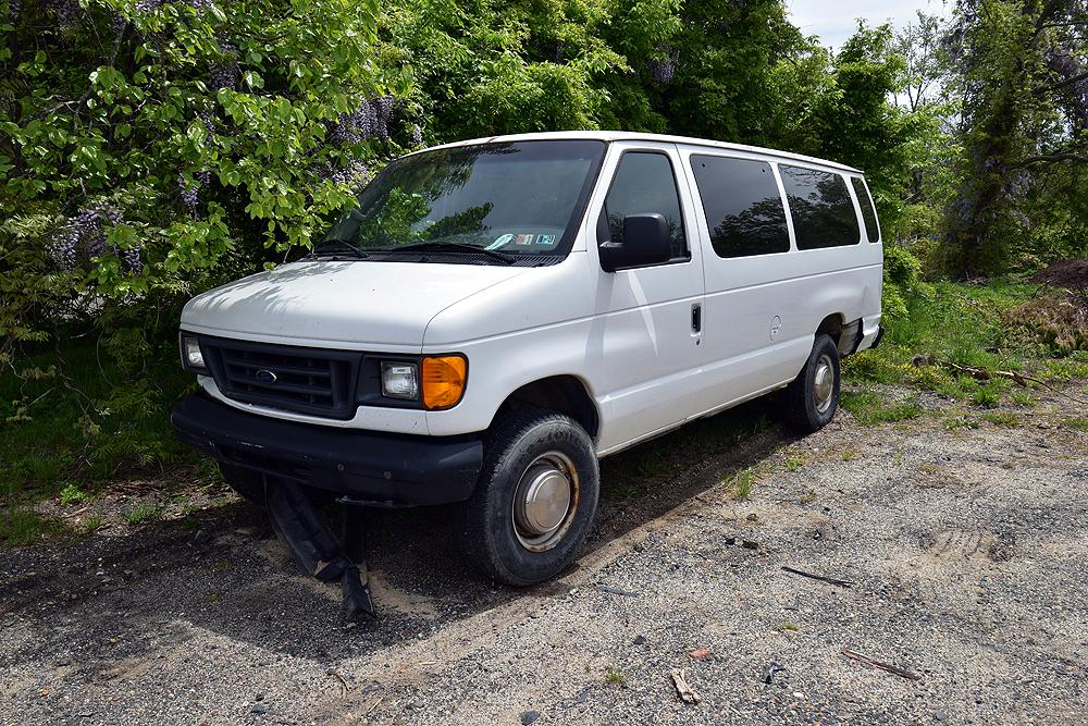 2003 Ford E-350 Van (Non-Operable, No Title)