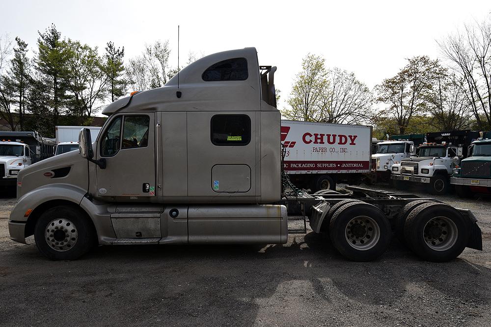 2012 Peterbilt Model 587 Sleeper