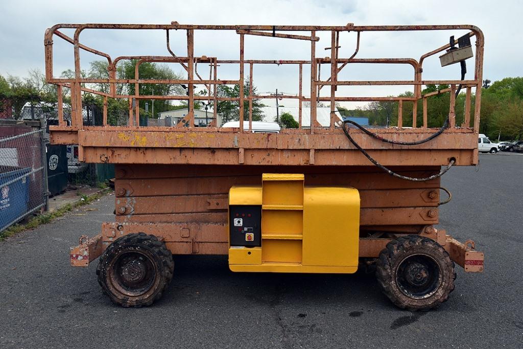 Pinguely-Haulotte, 53' Diesel Scissor Lift