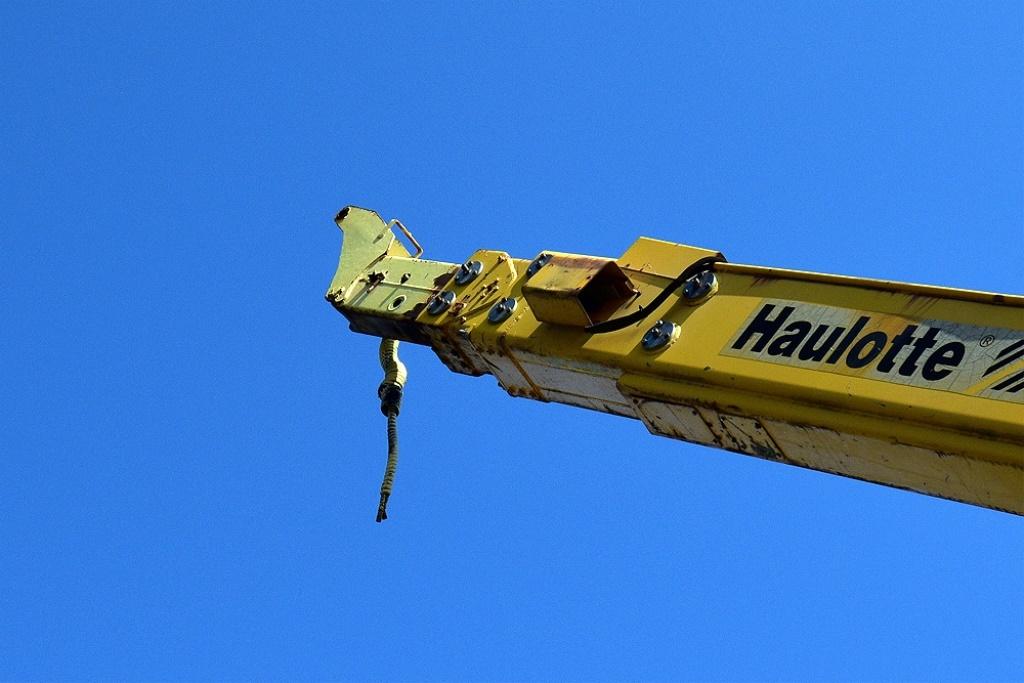 Pinguely-Haulotte Boom Lift (non-op)