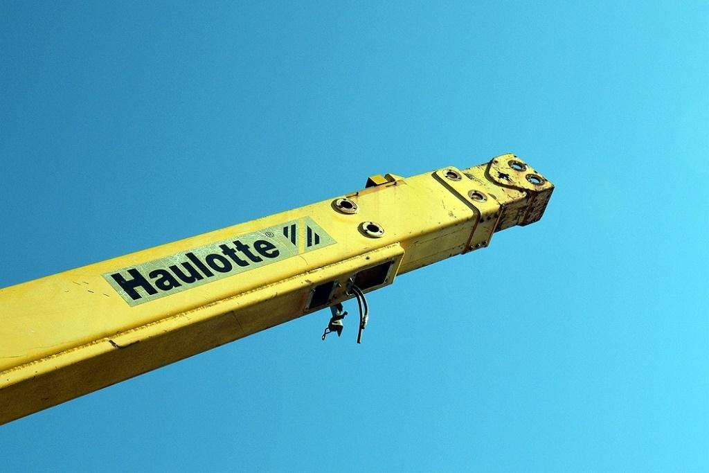 Pinguely-Haulotte Boom Lift (non-op)