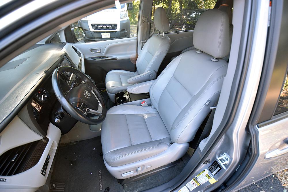 2017 Toyota Sienna XLE Mini Van