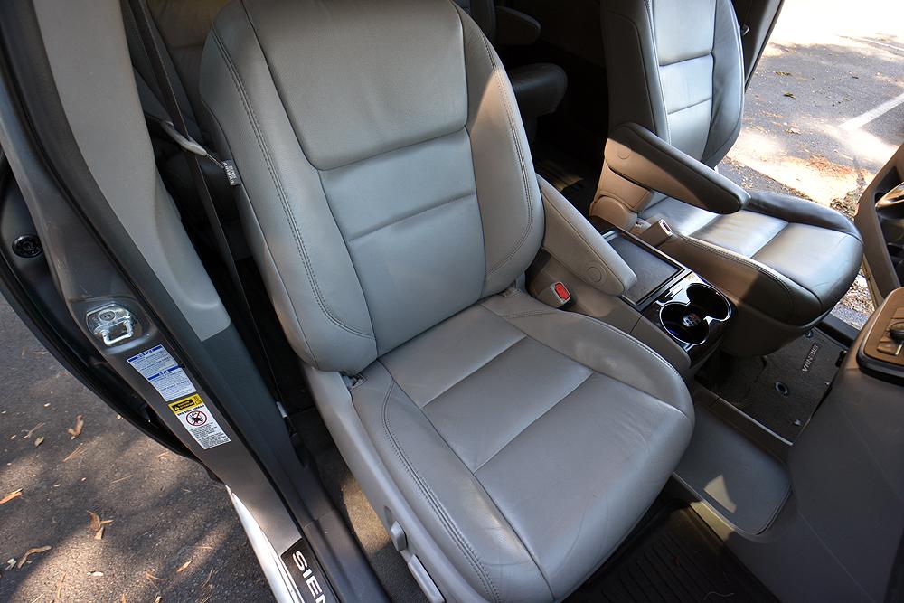 2017 Toyota Sienna XLE Mini Van