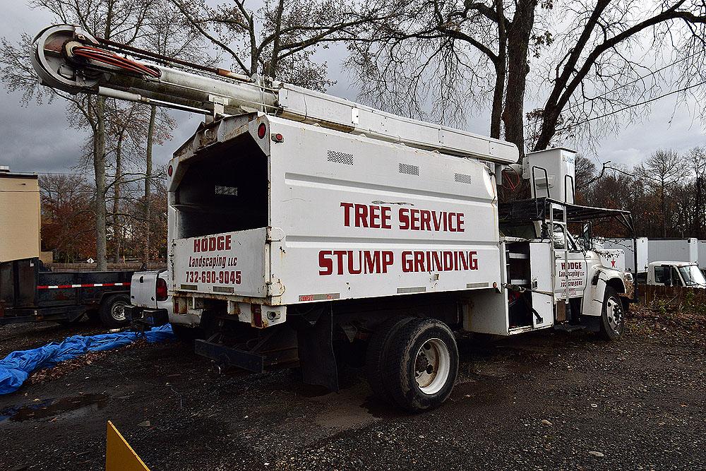 1997 Ford F800 Forestry Bucket Truck