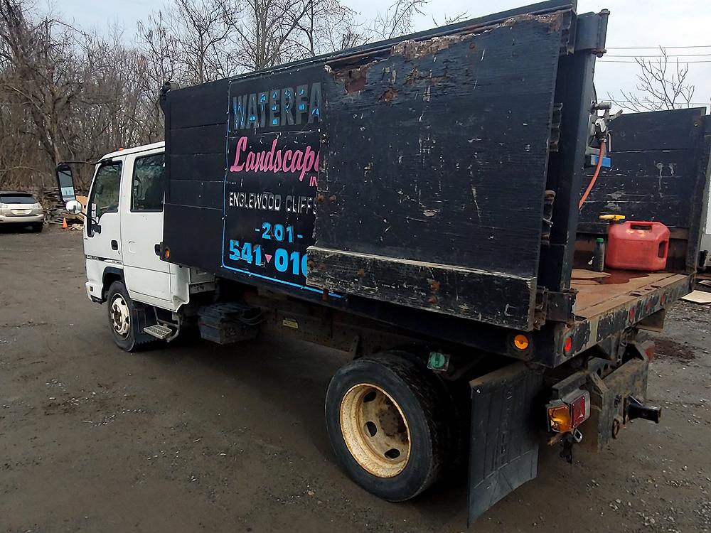 2006 Isuzu NQR Diesel Landscaper Dump