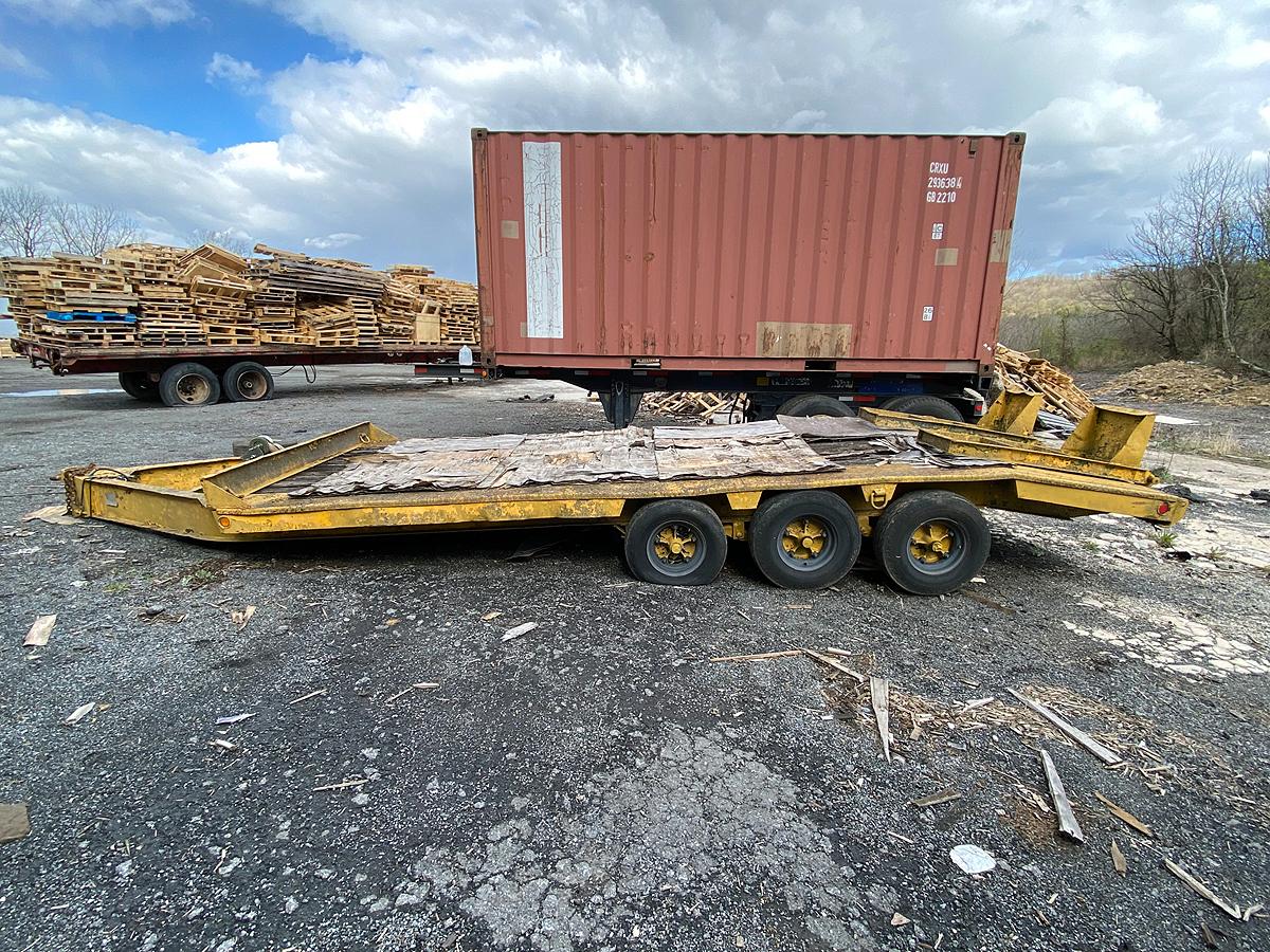 1987 Eager Beaver Model 9DOW Tri-Axle Equipment Trailer