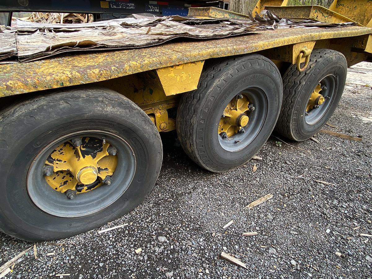 1987 Eager Beaver Model 9DOW Tri-Axle Equipment Trailer