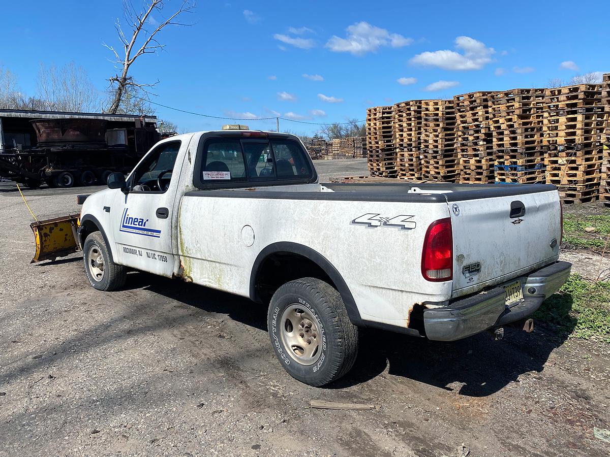 2001 Ford F-150 XL Regular Cab Pickup Truck