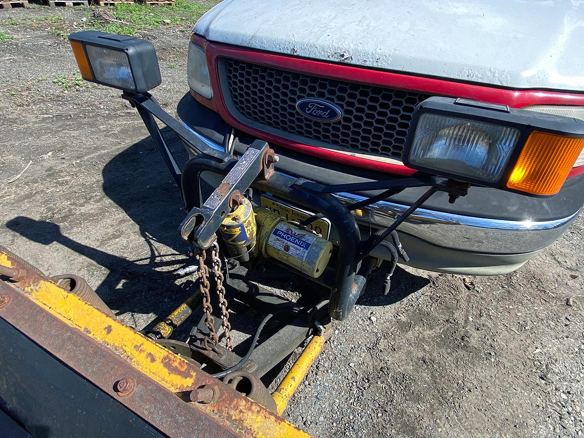 2001 Ford F-150 XL Regular Cab Pickup Truck