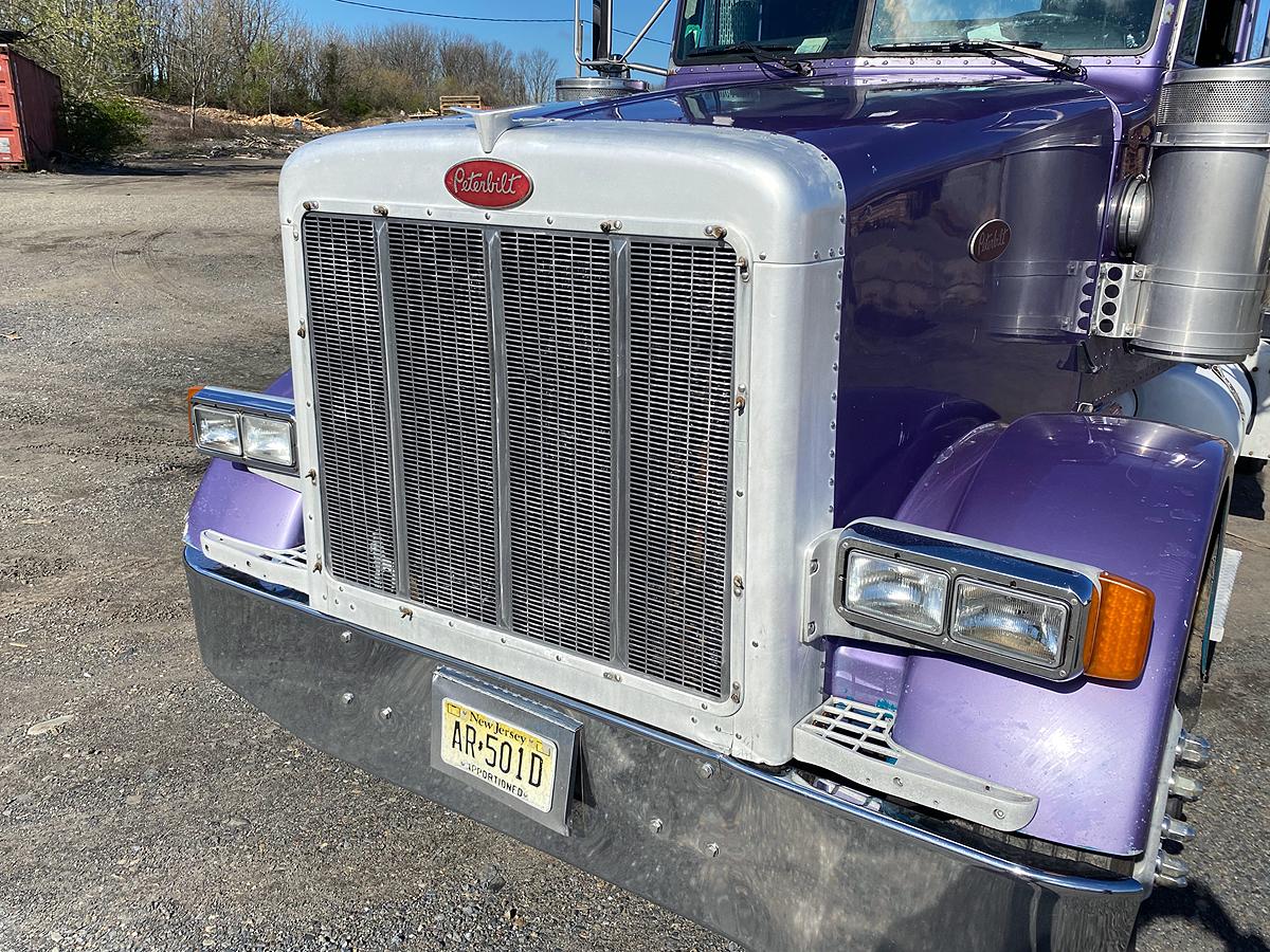 2001 Peterbilt Model 378 Tandem Axle Truck Tractor (Unit # 31)