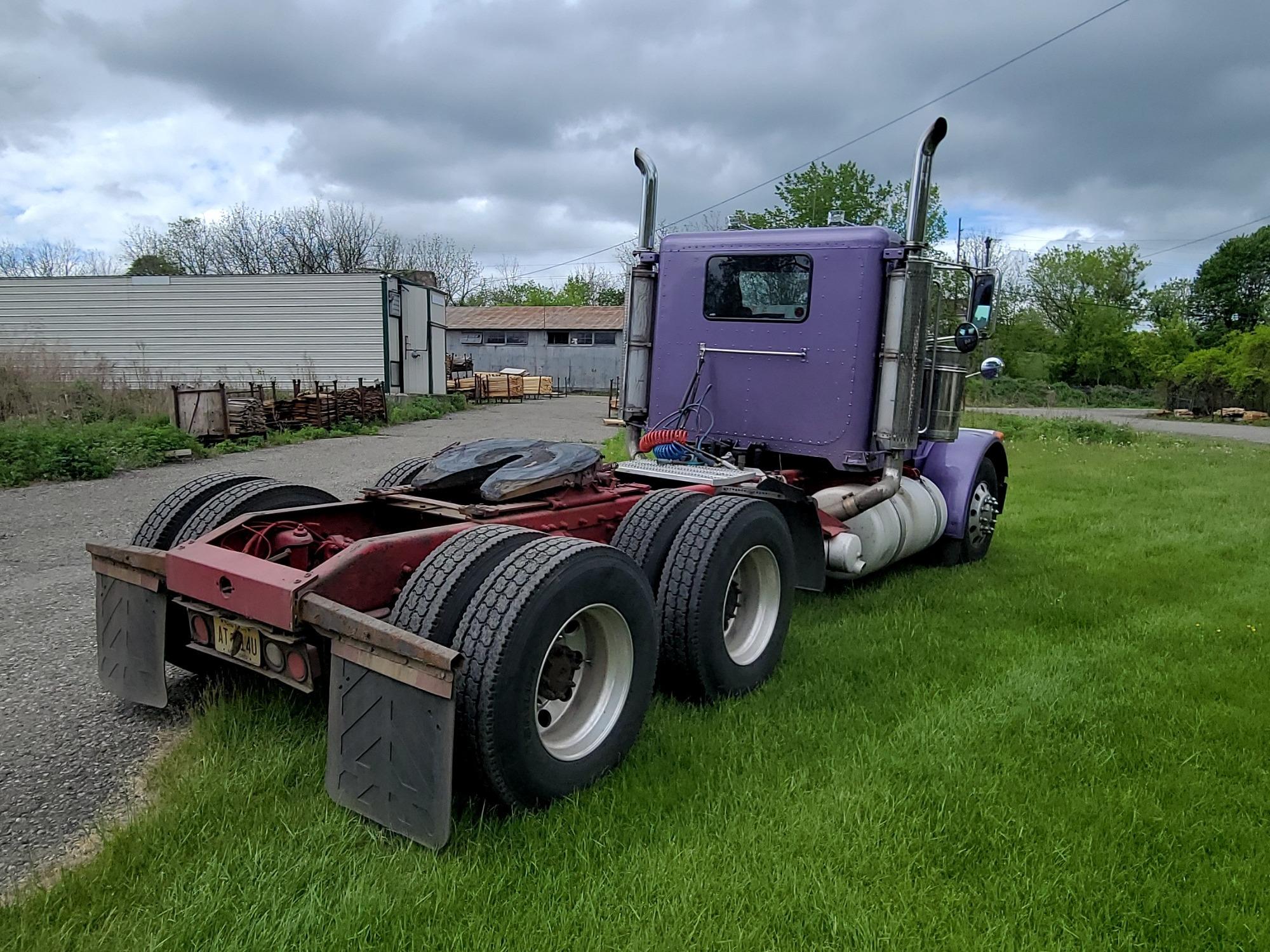 2005 Peterbilt Model 379 Tandem Axle Truck Tractor (Unit # 33) **Read Description**