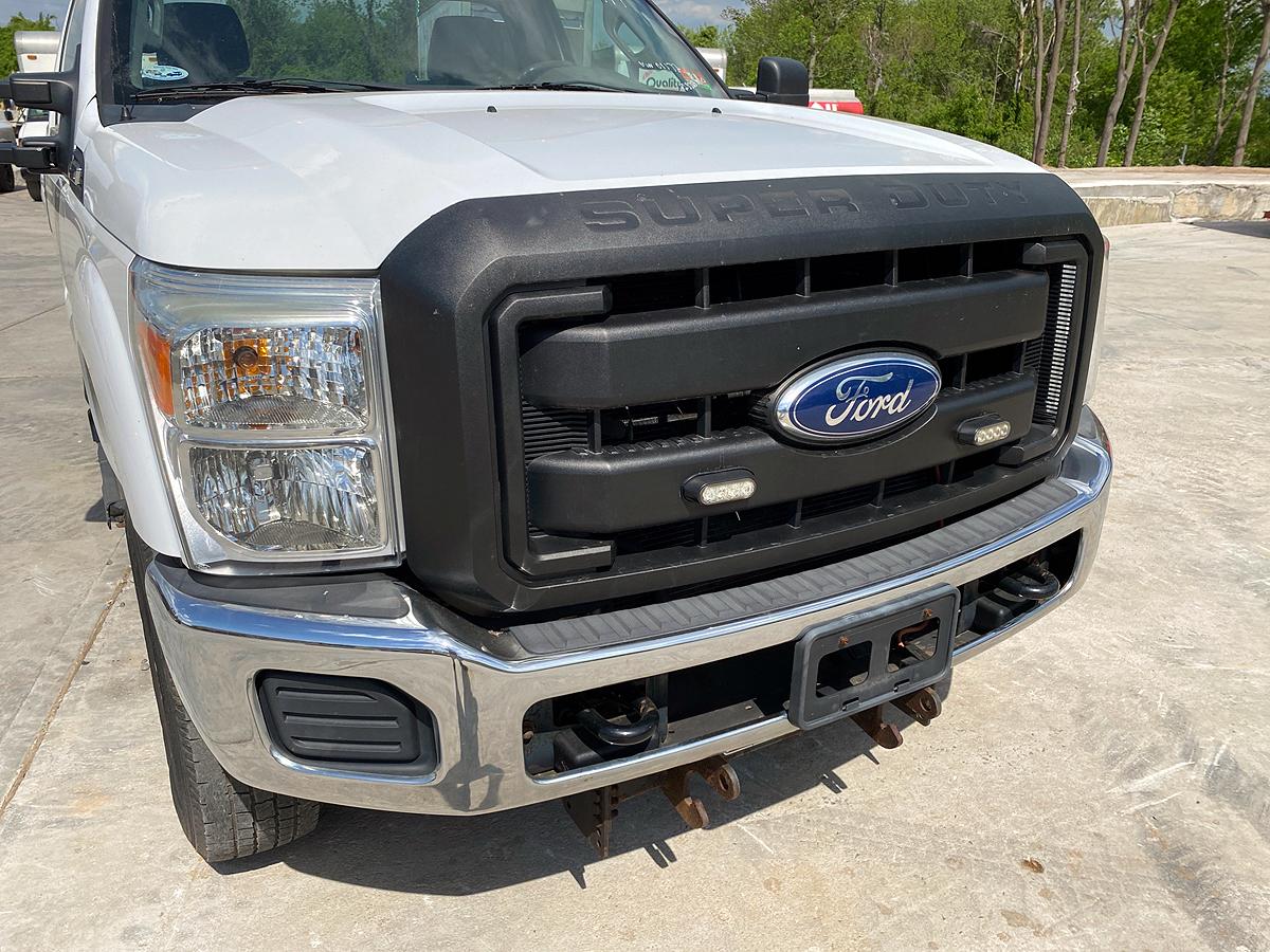 2011 Ford F-250 XL Super Duty Gasoline Pickup Truck