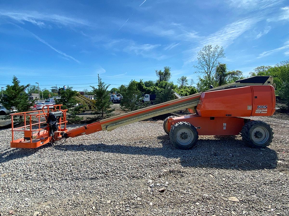 JLG 600S Telescopic Boom Lift