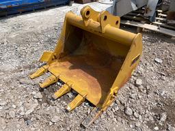 Diesel 30" 5-Tooth Bucket Attachment