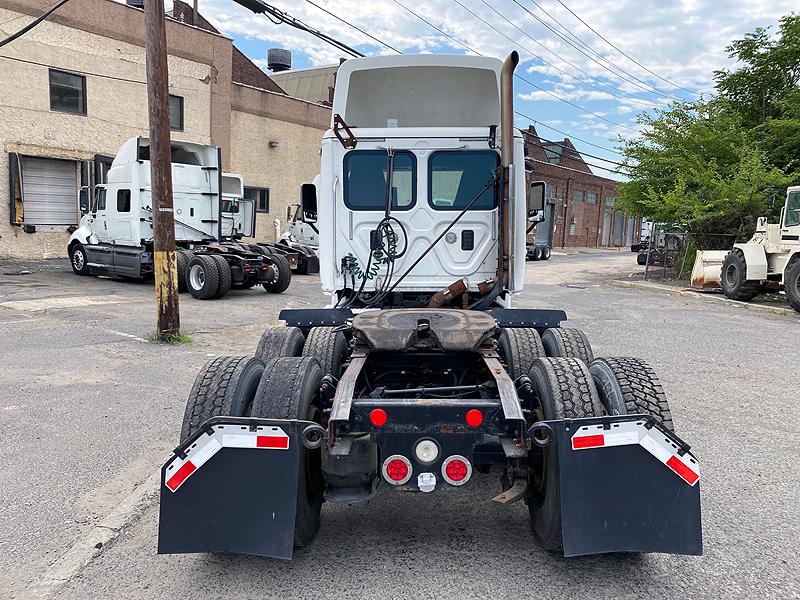 2013 Freightliner Cascadia 6x4, Tandem Axle, Day Cab