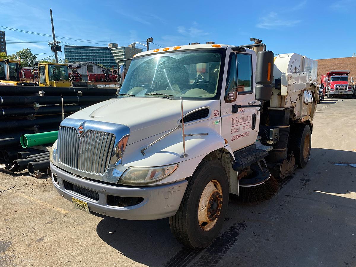 2014 Tymco 600 Sweeper Truck