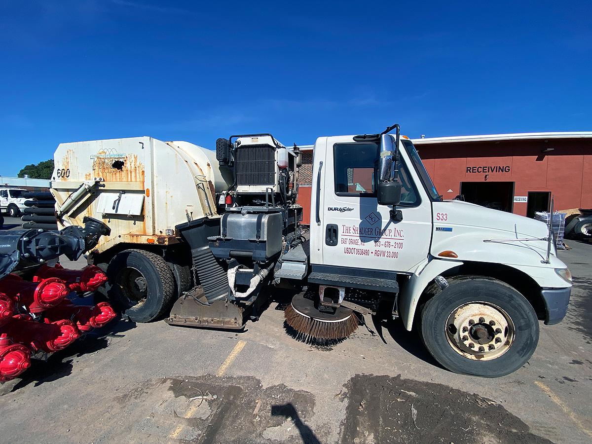 2014 Tymco 600 Sweeper Truck