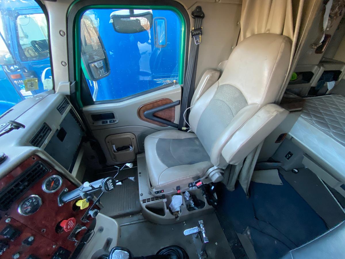 2004 International 9200i Sleeper Cab, Truck Tractor