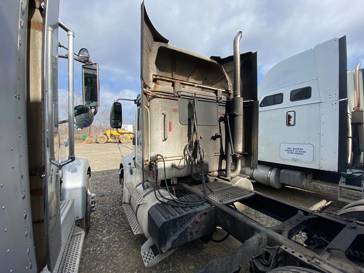 2002 International 9200i Day Cab, Truck Tractor - NO TITLE